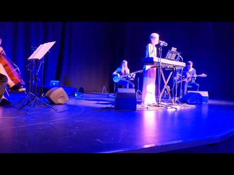 SuRie singing "Toy" & "Storm"