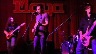 Vitera Performs &quot;Bolita de Trapo &quot; for Movimiento Rockero Showcase at Ruta Maya