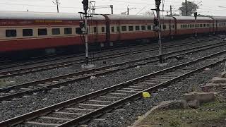 preview picture of video '12494 - Darshan Express (NZM - PUNE) Skip Dahod Station With Old Rajdhani Coach''
