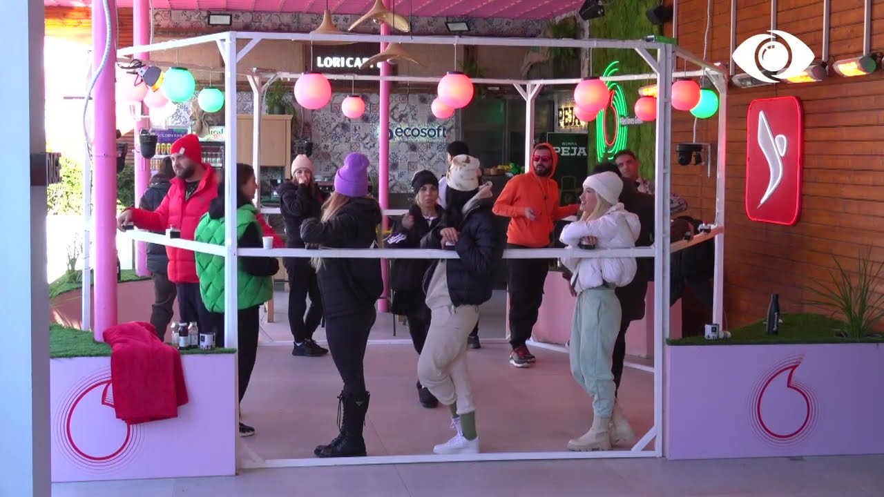 Sfida e rezistencës/ Xhoni ulet pa hequr dorën nga butoni