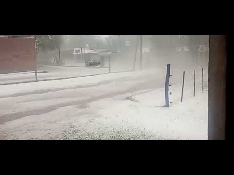 Abundante caída de granizo en Potrero de Garay, Córdoba.🎥 17/04/26 #tormentaeléctrica #granizo 