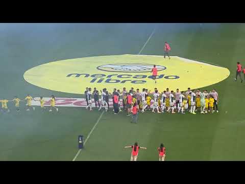 "VIVO GRAN RECIBIMIENTO A TALLERES VS INSTITUTO EN EL KEMPES CLÁSICO 2026." Barra: La Fiel &bull; Club: Talleres &bull; País: Argentina