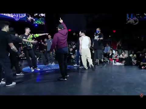 Icey Ives falls at Freestyle session 2021