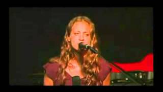Fiona Apple performs  Fast As You Can