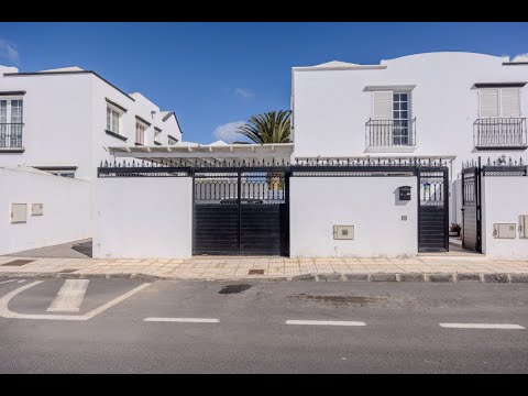 Immaculate 3 bedroom 2 bathroom duplex in great location in Tias