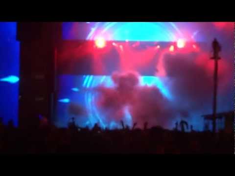 Skrillex @ Electric Zoo 2012 MAIN STAGE - Fatman Scoop (Put your Hands up) HD