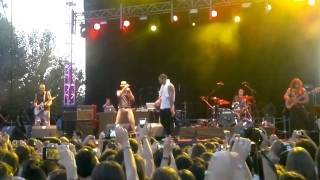 Rasel ft. Carlos Baute - Me pones tierno en directo (MTVBeach 2012)