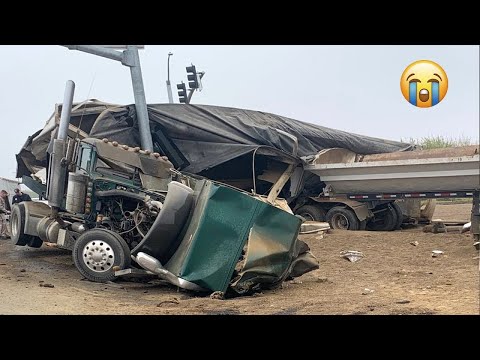 20 Extremely Dangerous Idiots Heavy Equipment Excavtor Operator Skill - Truck Fails Compilation P36