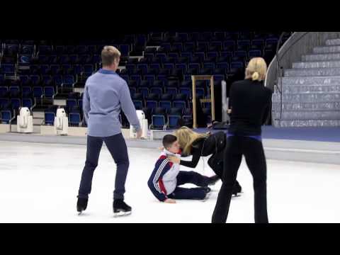 Luke Learns To Skate With A Skipping Rope For Prop Week - Dancing On Ice