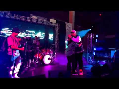 Niko Eme le dedica canción a su esposa en concierto, Abril 2023