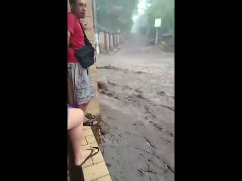 Noticias del Salvador Las fuertes lluvias registradas dejaron inundaciones en  Usulután.