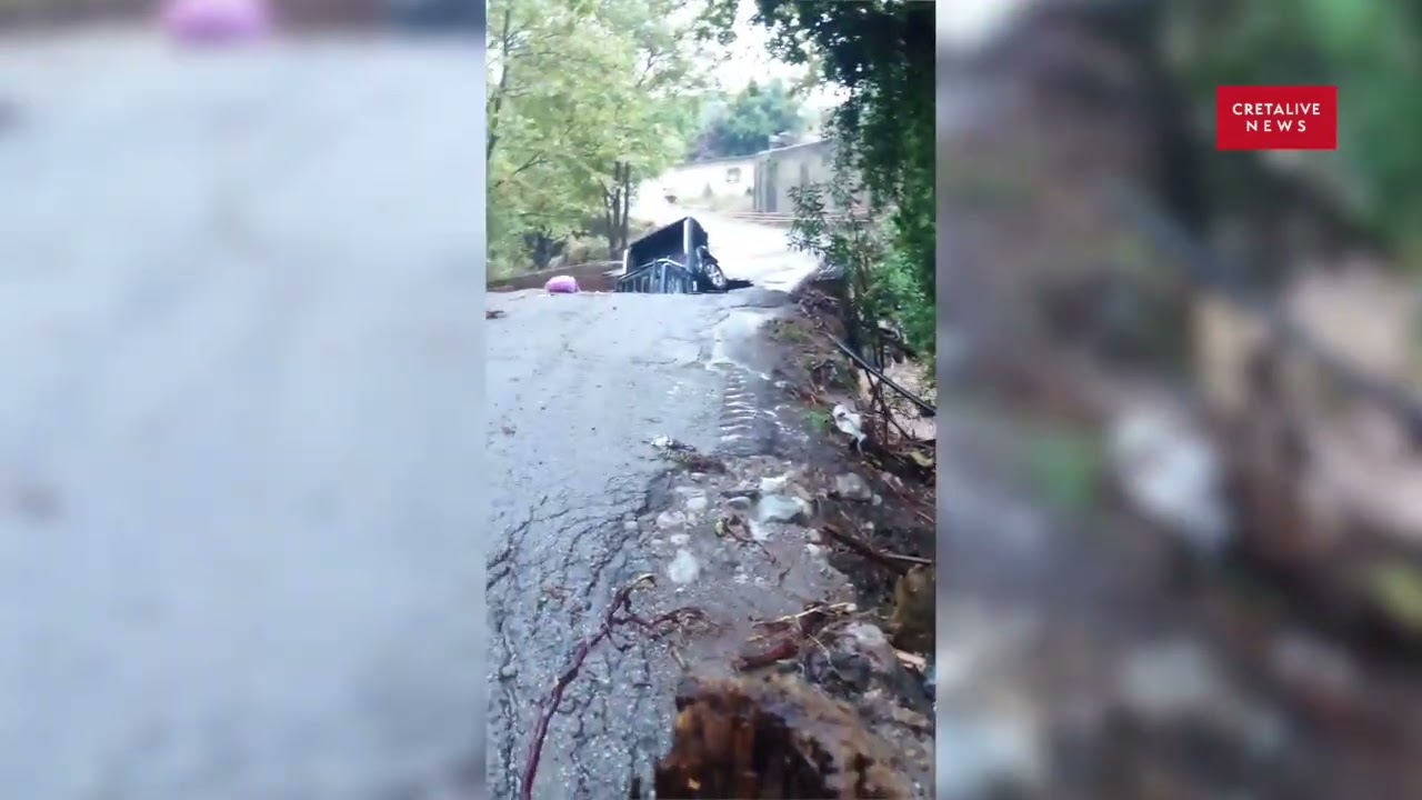 Τρόμος στο Μυλοπόταμο: Αυτοκίνητο έπεσε σε χαντάκι όταν υποχώρησε το οδόστρωμα - Σφοδρή κακοκαιρία