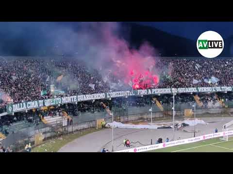 Il canto della Curva Sud dell'Avellino al gol di Lescano sul Monopoli