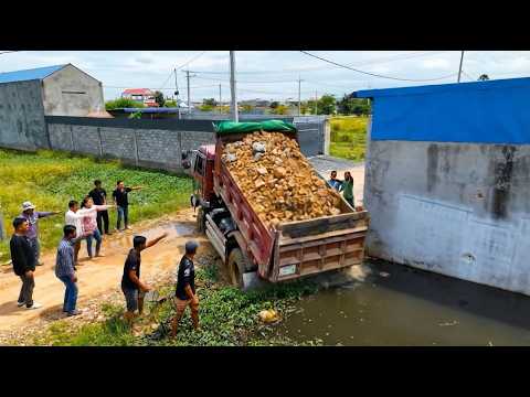 Completed Project Land flooded Bulldozer Truck 5T Pour stone
