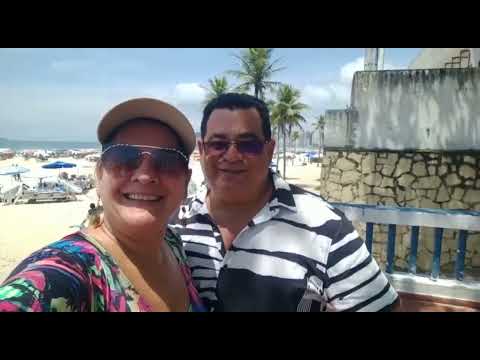 Na Praia das Pitangueiras, em Guarujá, São Paulo. 