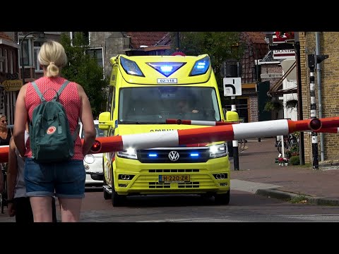[Wacht voor brug] A1, Otaris CR Ambulance 02-118 Dokkum van en naar melding in binnenstad Dokkum