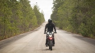 preview picture of video 'Moto aventura a Bahia de las Aguilas, Pedernales y Hoyo de Pelempito'