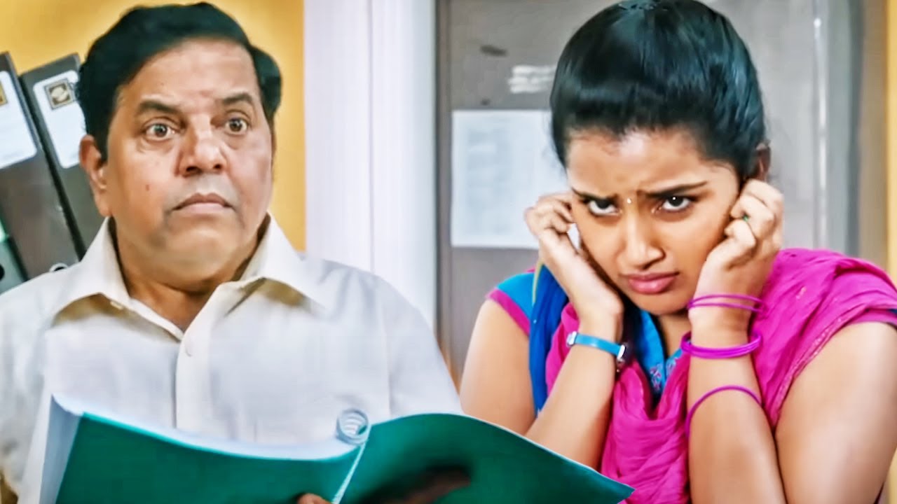 इस प्रिंसिपल को देखकर Anupama Parameswaran अपना मुंह छुपा लेती है