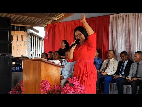 Cantora Lucelena Alves (A vitória está chegando ) congresso Assentamento Flor do Brasil 