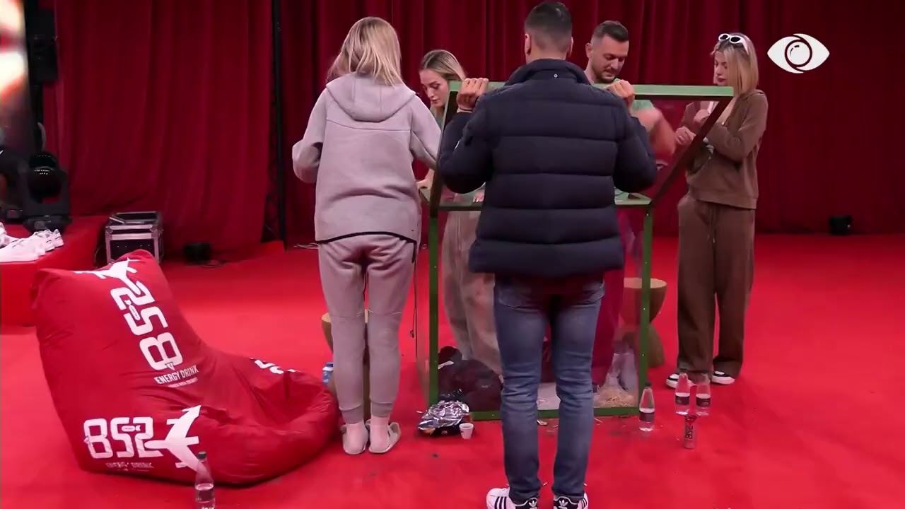 Rogerti i tërheq Mateos peshqirin nga dora