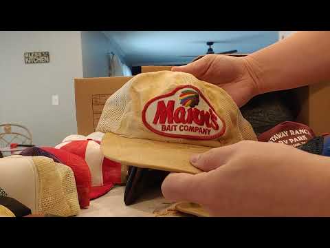 Video zum Auspacken einer Vintage Trucker-Mütze aus den 80ern. Schau dir diese coolen Mützen an, ...
