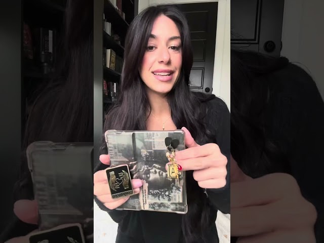 Vídeo relacionado con Sinbana Cadena Charms para Kindle, Llaveros con Gancho Accesorio Decorativo para Lector Electrónico Ideal Como Regalo Mujeres