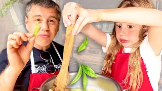 Nastya and Dad learn how to cook pasta in Italy