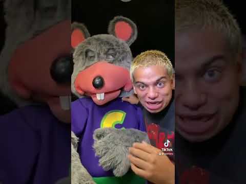 CHUCK E CHEESE ATTACKS ARCADE CRANIACS !! 💔😭 #shorts