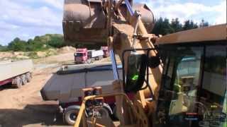 preview picture of video 'Cat 988H Wheelloader Up Close And Personal'