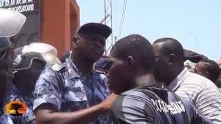 preview picture of video 'Le tsunami scolaire de Lomé innonde la place Deckon [12/04/2013]'