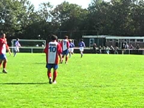 George Geluk scoort voor Bruse Boys tegen Roda Boys.AVI