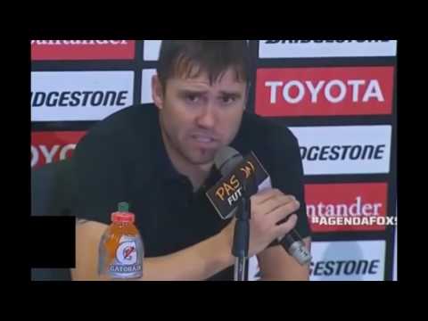 El Chacho Coudet encara a Mejía y cierra la boca a periodista colombiano en conferencia