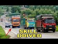 SKILL DRIVER TRUK BESAR MITSUBISHI TRUK FUSO TRUK BOX TAK DIRAGUKAN MELINTAS DI TANJAKAN CAKAT RAYA