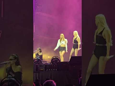 Jump | BLACKPINK LIVE IN PARIS. #blackpink #jump #rosé #lisa #jennie #jisoo #deadline