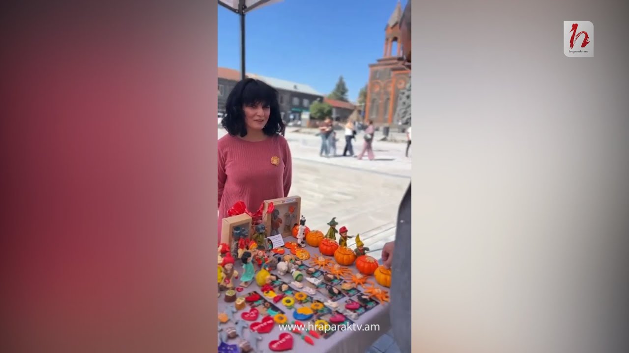 Գյումրեցի կանայք երկու թևին են կրել թևնոց, որ երևա ունևոր են. Գյումրու օրն է