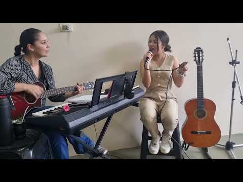 práctica de polcas paraguayas con la profe Danna Peña y Loren Alejandra