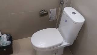 A LOOK AT A ROOM AT QIU HOTEL SUKHUMVIT 79 IN BANGKOK...