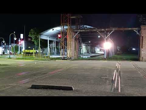 Alco Rsd- 16 (8272) ingresando Liviana a via 2 con un Tren de N.C.A a "Estación La banda" 🚂🇦🇷🌃 