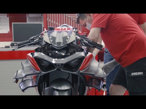 2021 Ducati Superleggera V4 - The Production Factory