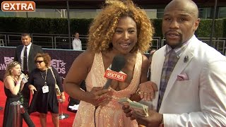 Floyd Mayweather Shows Off the Crazy Amount of Cash He Brought to BET Awards