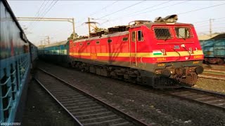 preview picture of video '12156 SHAAN-E-BHOPAL Express Meets 12107 LTT-LUCKNOW Express At Sukhisewaniyan While we Arriving BPL'