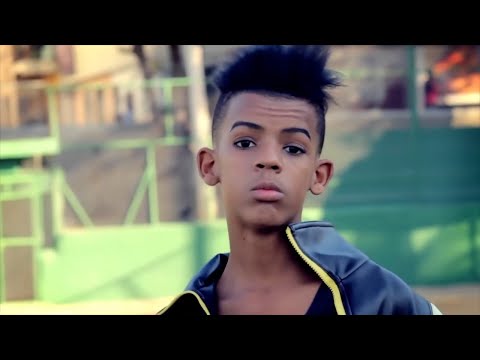 Pa Que Me De Con El Bate - La Pajarita La Paul (Video Official)