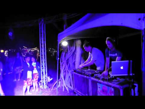 06 DJ Wanghart at 2012 Spring Scream Music Festival, Kenting, Taiwan.