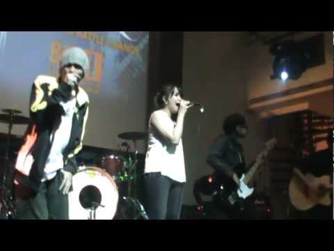 Poetic Island - Smiling For No Reason live at Hard Rock cafe Jakarta