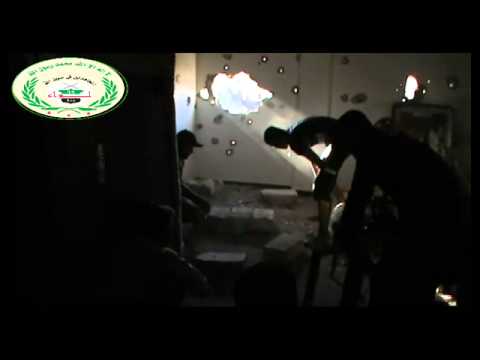 تجهيز المدفع الميداني من قبل لواء المجاهدين في سبيل الله في حي الرصافة في دير الزور