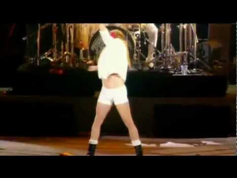 We Will Rock You (HD) - Axl Rose / Queen