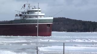 preview picture of video 'Sturgeon Bay Ship Breaking the Canal'