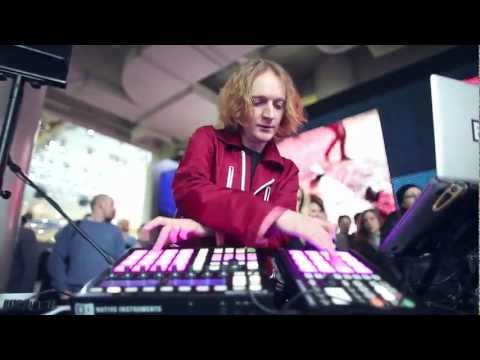 ReThink: Urban Future - Experience (mit Jeremy Ellis Performance an der Maschine)