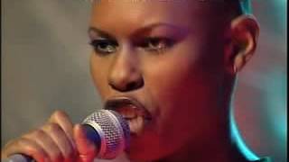 TFI Friday (1996): &quot;Weak&quot; - Skunk Anansie