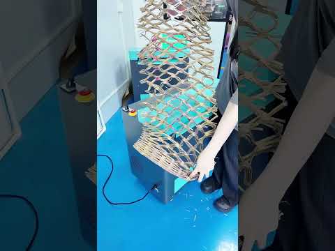 This 55cm cardboard shredder can process A4 paper, kraft paper and 3-7 ply corrugated boxes